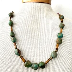 BEADED NECKLACE / NATURAL STONE